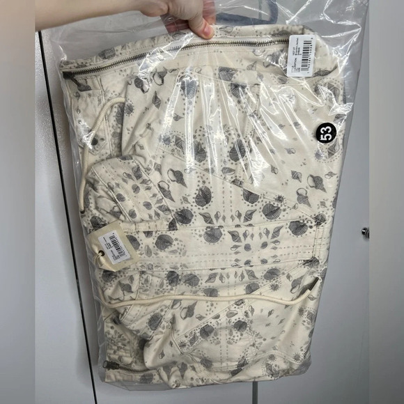 SER.O.YA- Unisex Braxton 1/4 zip denim- Shell Bandana- NWT SIZE small MSRP $325 - Picture 3 of 4